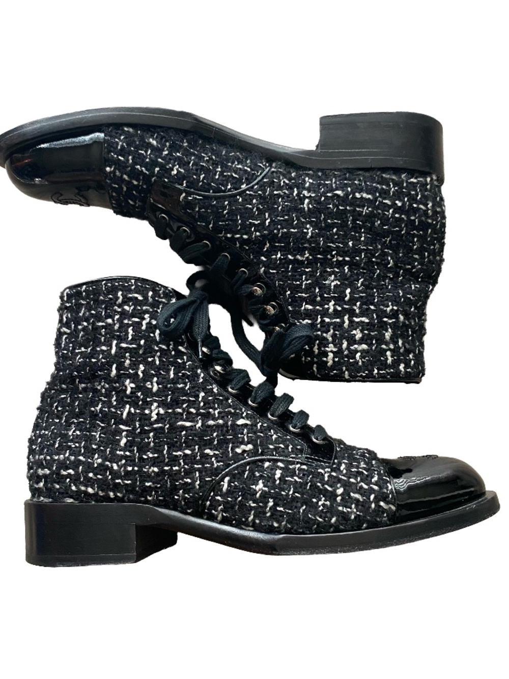 (MSRP: $2400) Chanel Interlocking CC Tweed Ankle Boots SZ 38